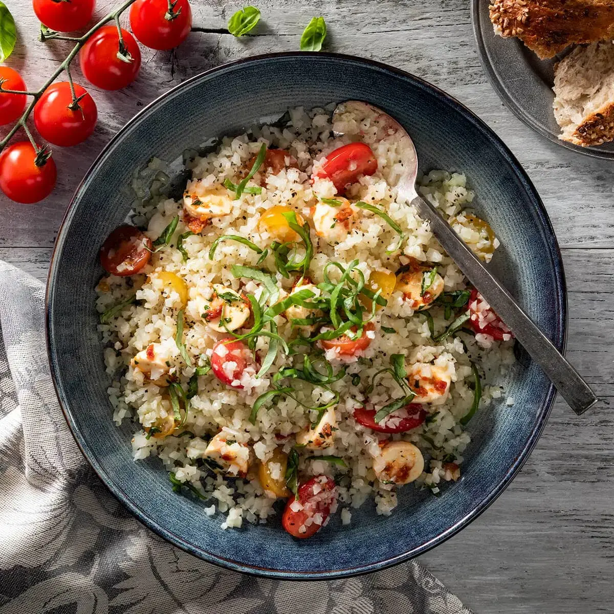  Simplot Simple Goodness™ Premium Vegetables Riced Cauliflower with tomatoes in a bowl