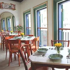 Tian Jing Hotel dining area